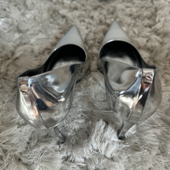 Brand New Tom Ford silver leather pointy stilettos - Picture 4 of 9